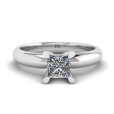 V-style Classic Setting Ring with Square Diamond