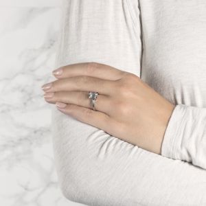 Emerald Cut and Side Baguette Diamond Ring Yellow Gold - Photo 4