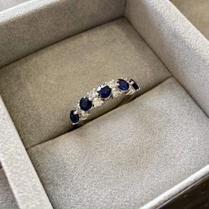 Contemporary garland ring with sapphires and diamonds - Photo 4