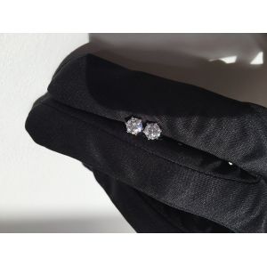 Classic Diamond Stud Earrings in 18K  Yellow Gold - Photo 5