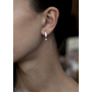 Small Earrings with 3 mm Diamond - Ruban Collection - Photo 3